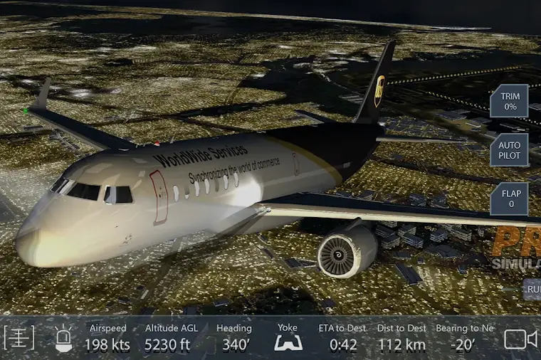 Avião de carga a sobrevoar uma cidade iluminada no jogo New York Flight Simulator Pro